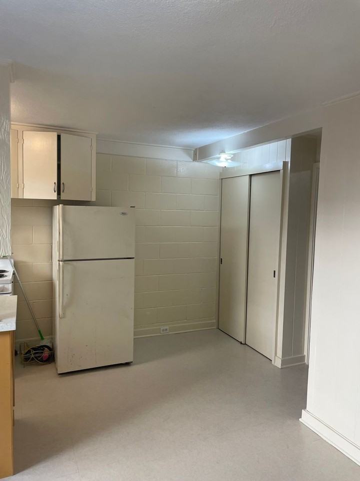 1249 Matlock Ave #B - Photo 3 of 11