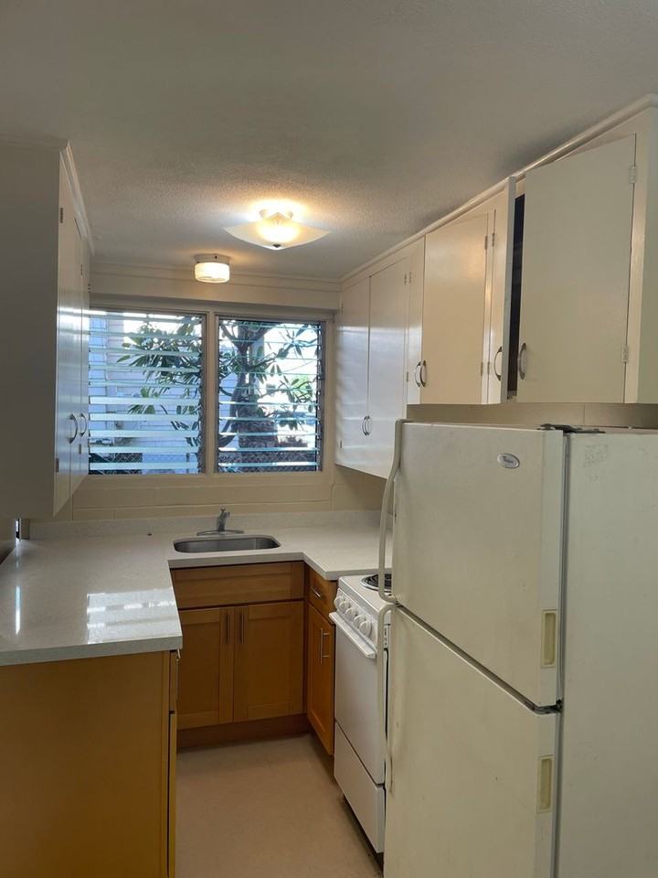 1249 Matlock Ave #B - Photo 4 of 11