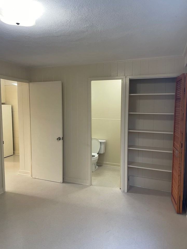 1249 Matlock Ave #B - Photo 6 of 11