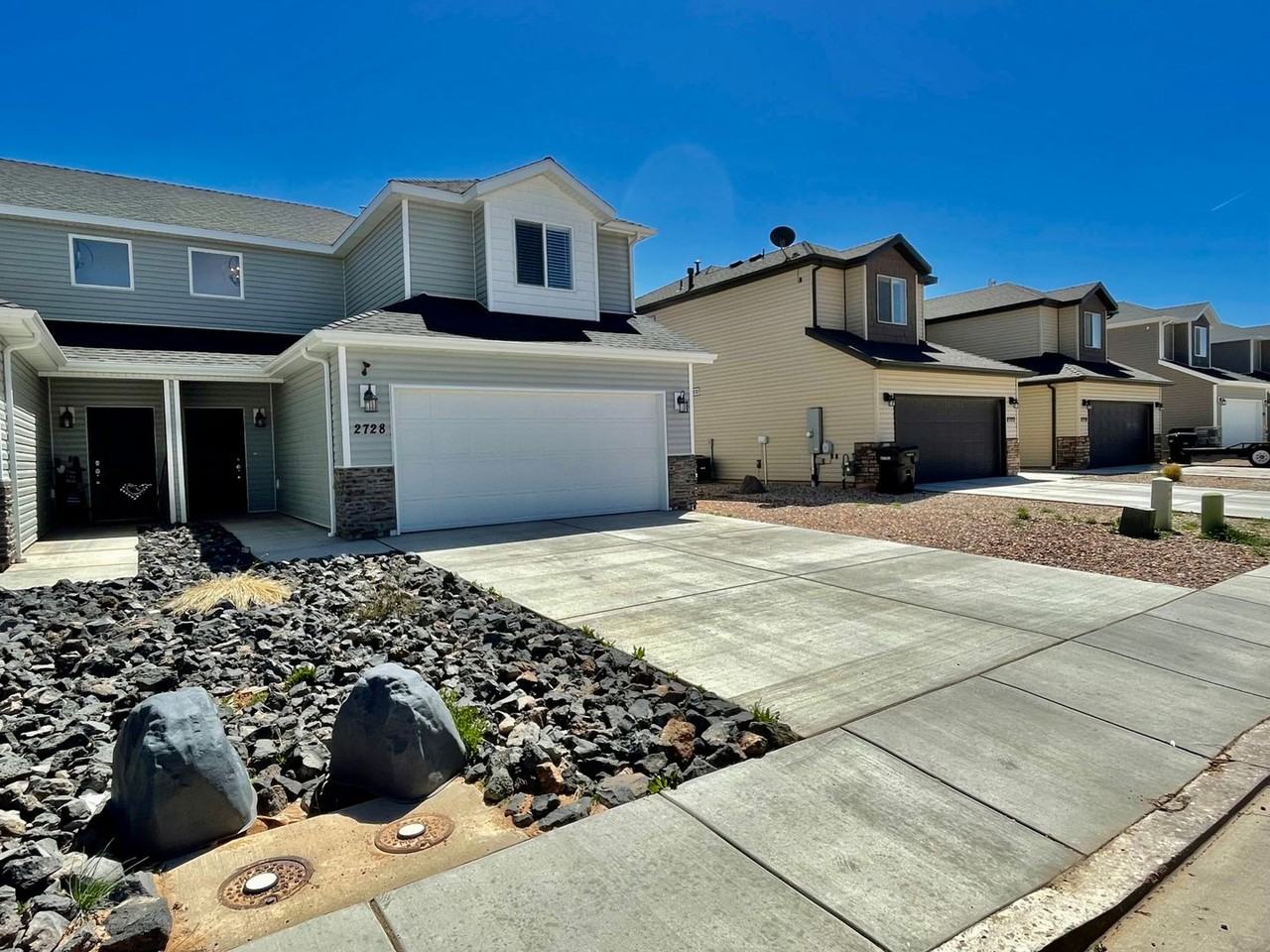 2728 N Clark Pkwy - Photo 3 of 25