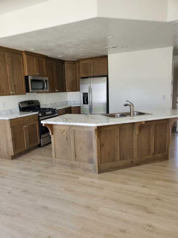 2728 N Clark Pkwy - Photo 7 of 25