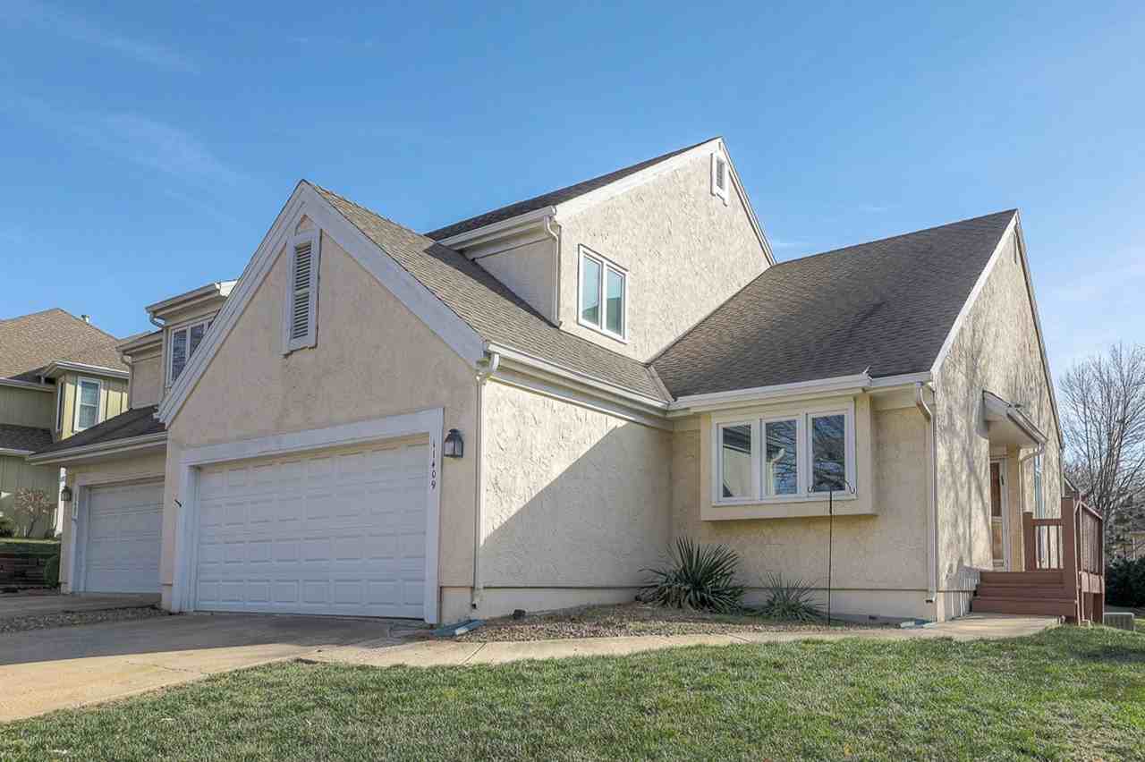 11409 W 112th Ter - Photo 2 of 41