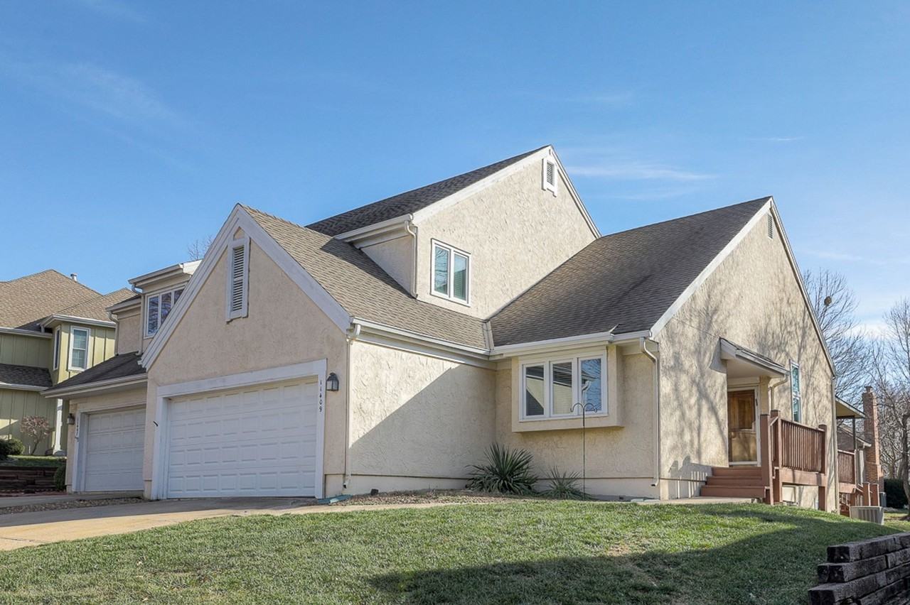 11409 W 112th Ter - Photo 3 of 41