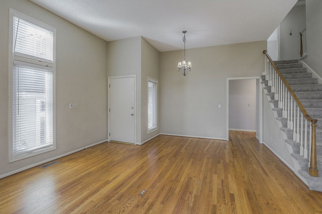 11409 W 112th Ter - Photo 5 of 41