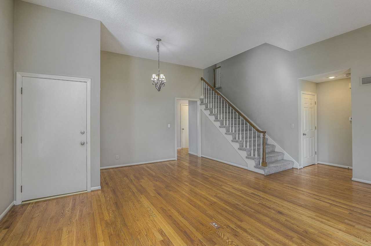 11409 W 112th Ter - Photo 6 of 41