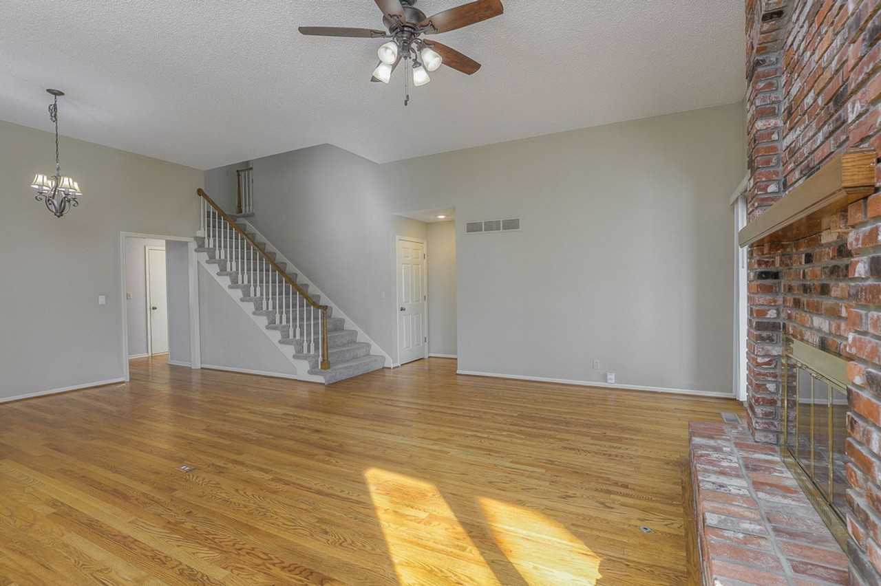 11409 W 112th Ter - Photo 7 of 41