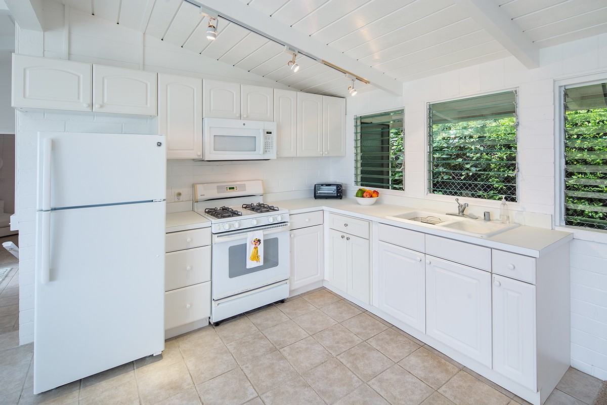 957 Aalapapa Dr - Photo 5 of 17