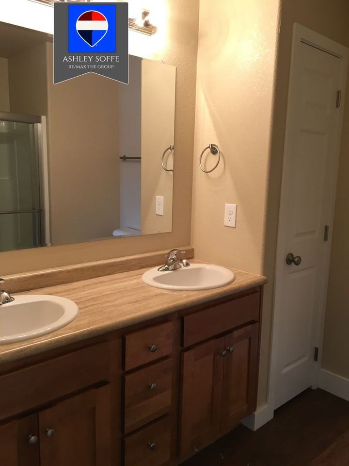 6834 Umpqua River Rd - Photo 3 of 11