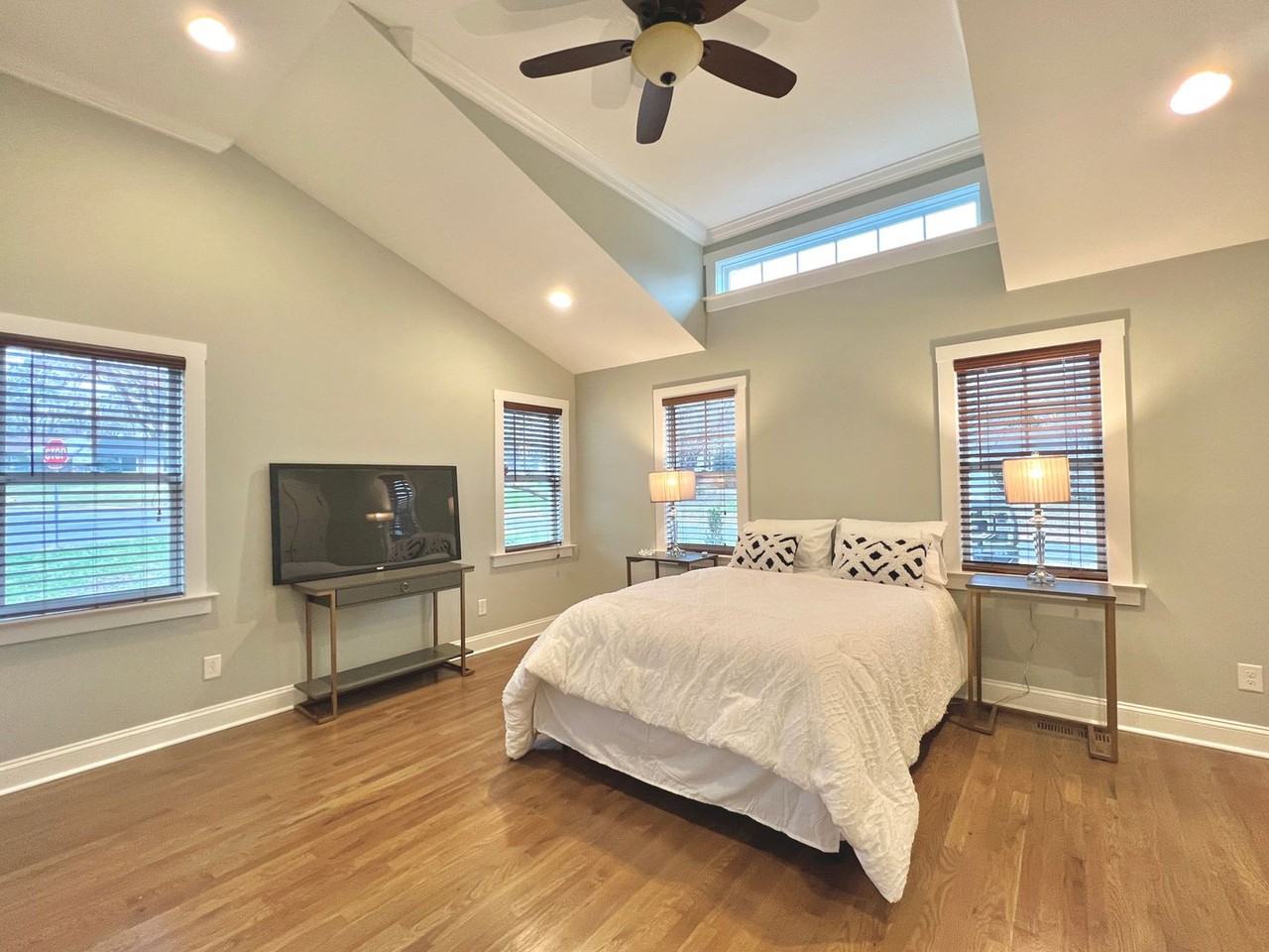 4227 Murrayhill Rd - Photo 2 of 20