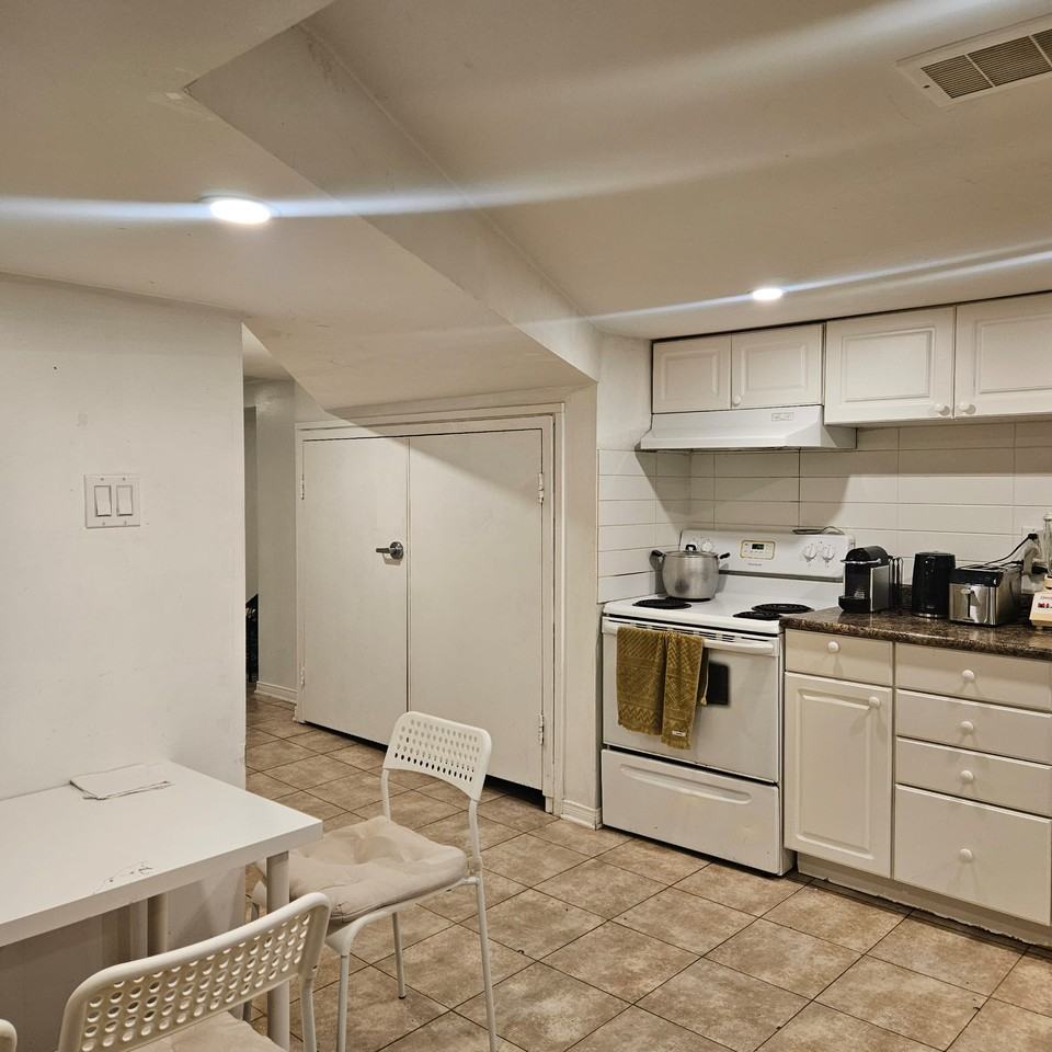 955 Lansdowne Avenue #1 - Photo 3 of 15