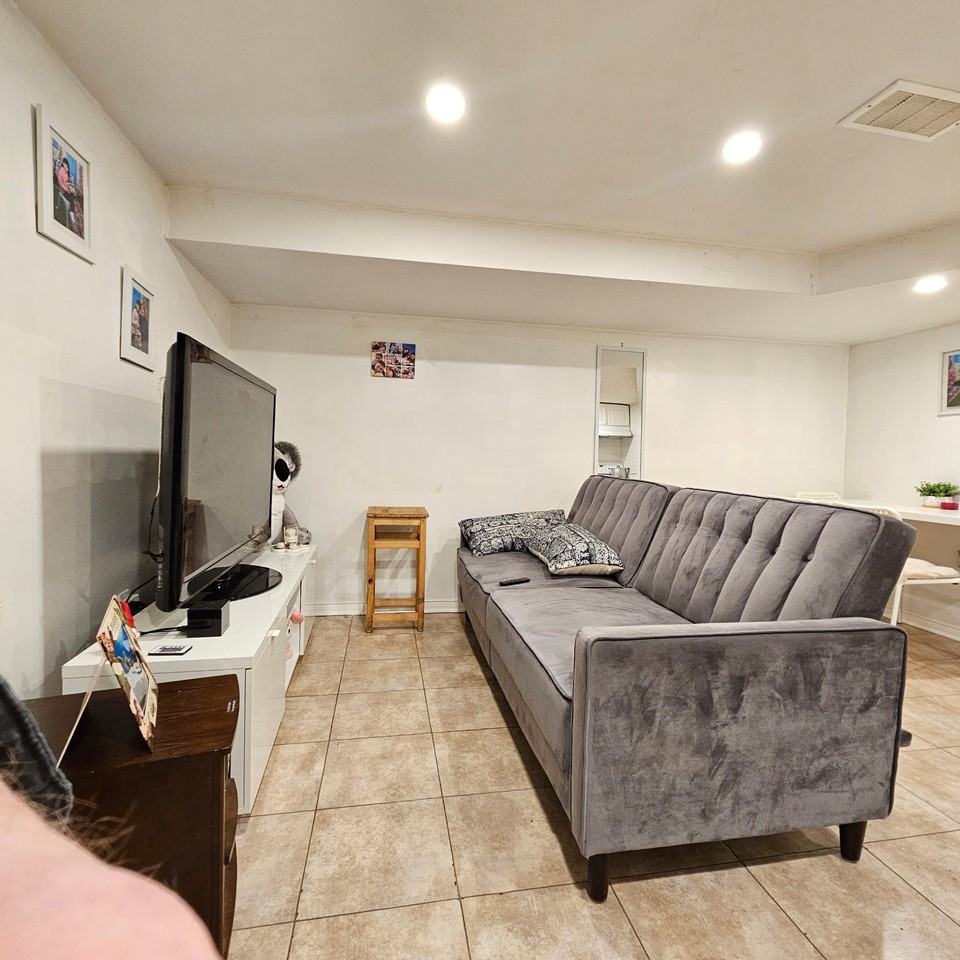 955 Lansdowne Avenue #1 - Photo 6 of 15