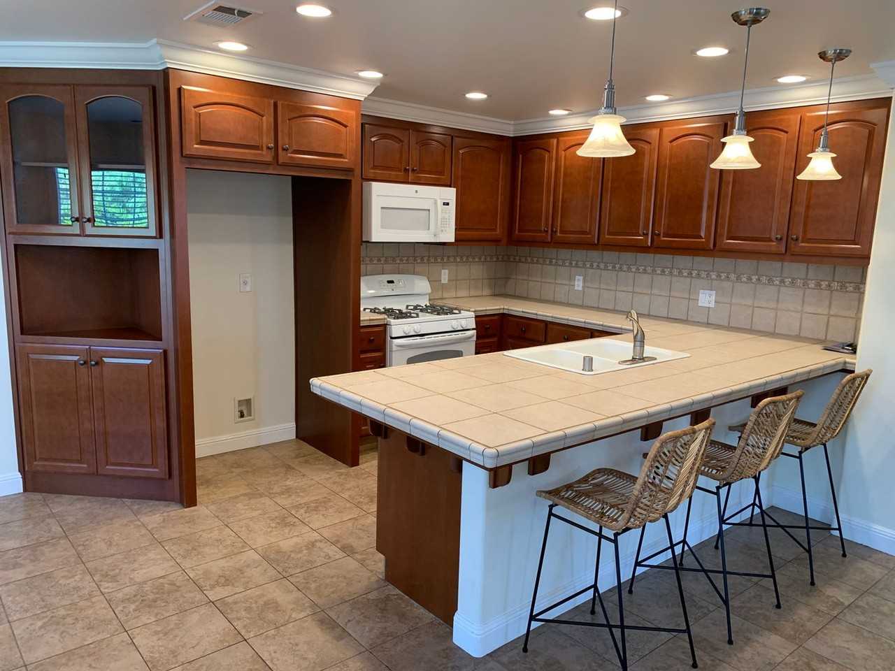 338 W 20th St - Photo 7 of 25