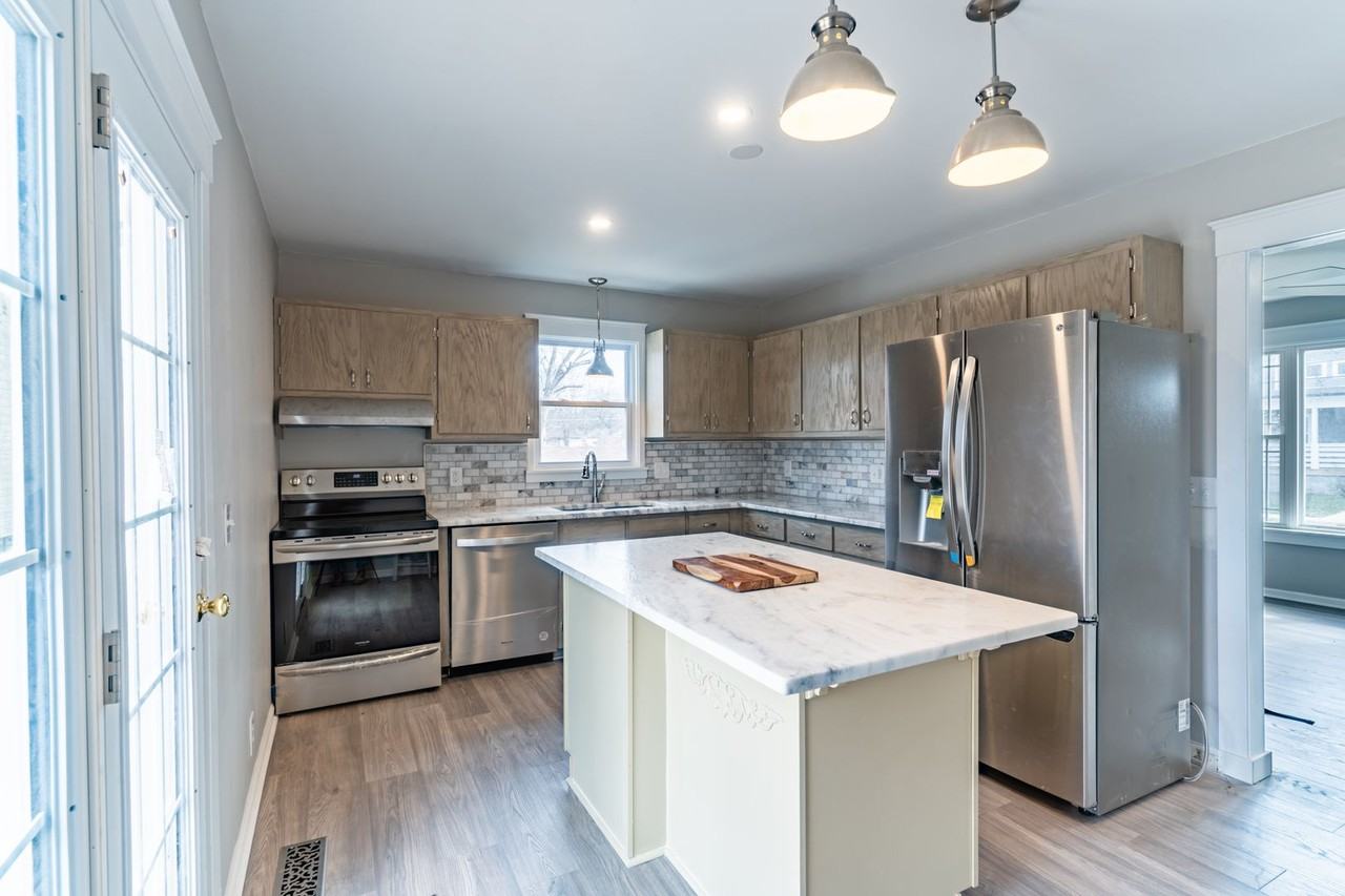 2410 Albion St - Photo 3 of 22