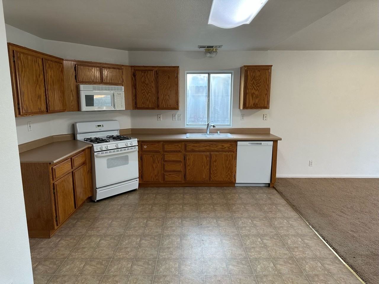 1724 E Country Ct - Photo 2 of 19