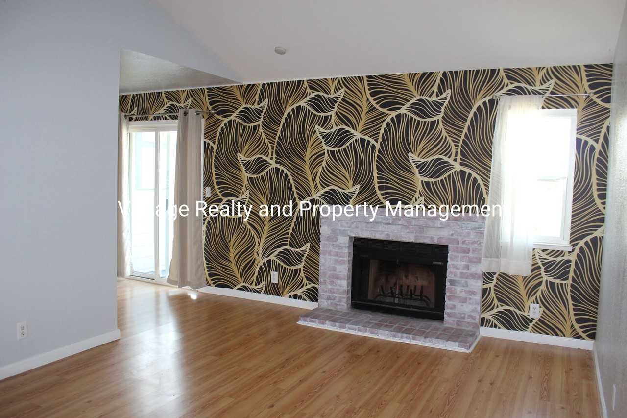 445 Almond Dr #129 - Photo 4 of 16