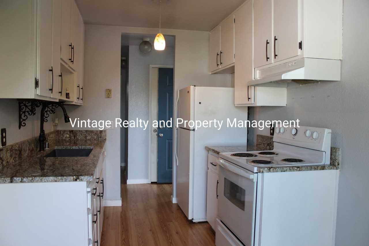 445 Almond Dr #129 - Photo 6 of 16