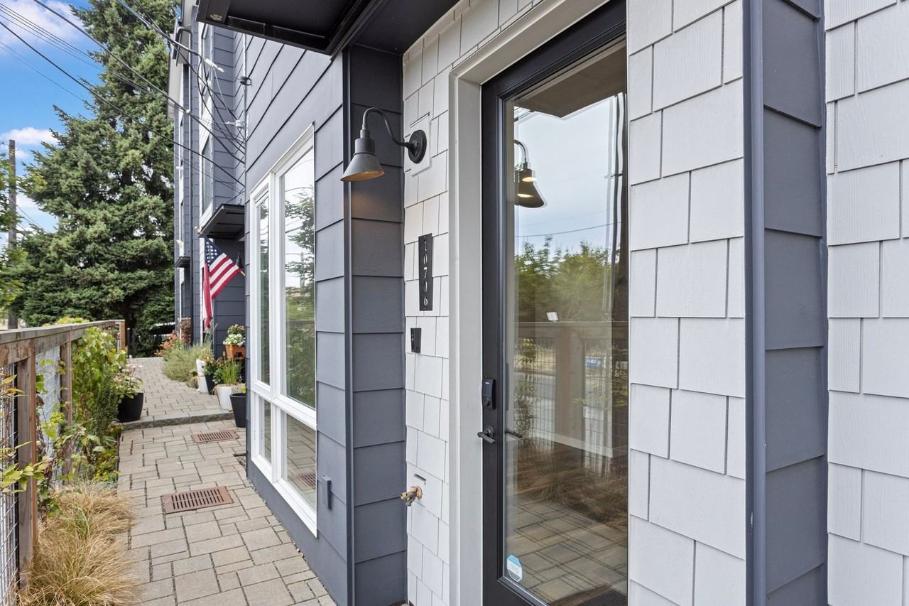 10706 Greenwood Ave N - Photo 7 of 26