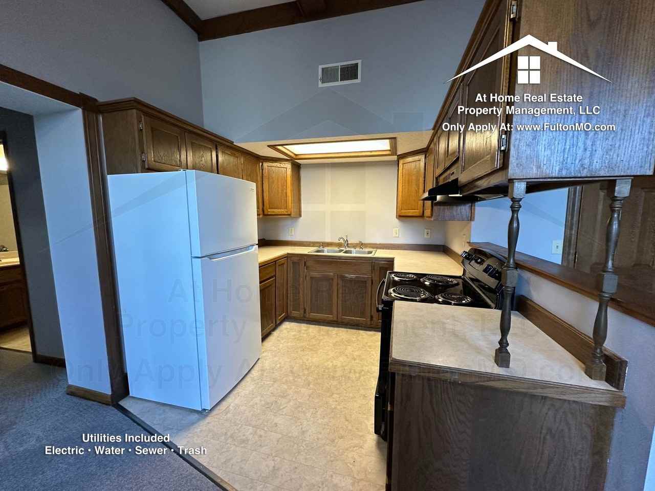 103 E 10th St - Photo 6 of 21