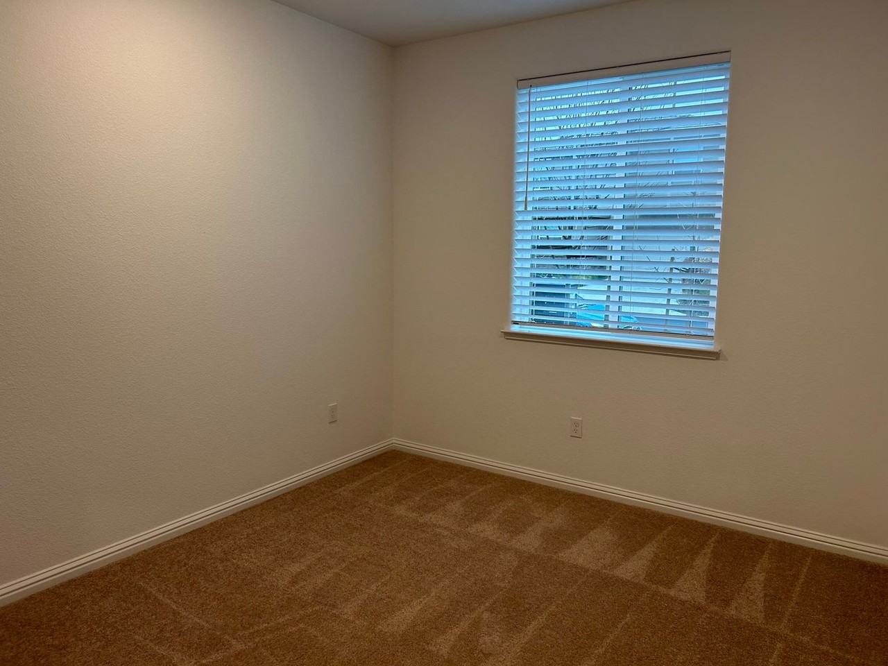 212 Elk Creek Dr - Photo 4 of 28