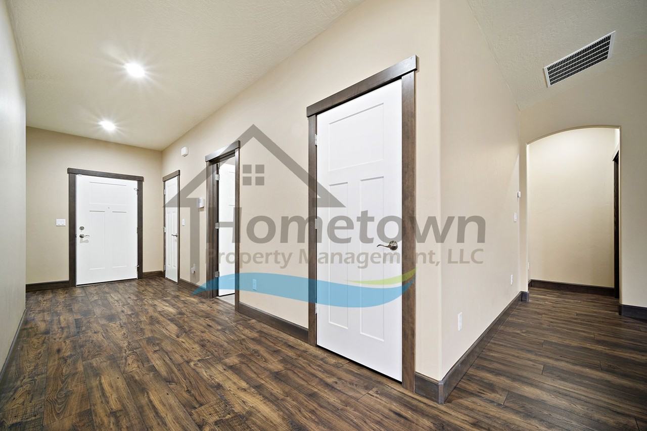 7748 N Coneflower St - Photo 6 of 41