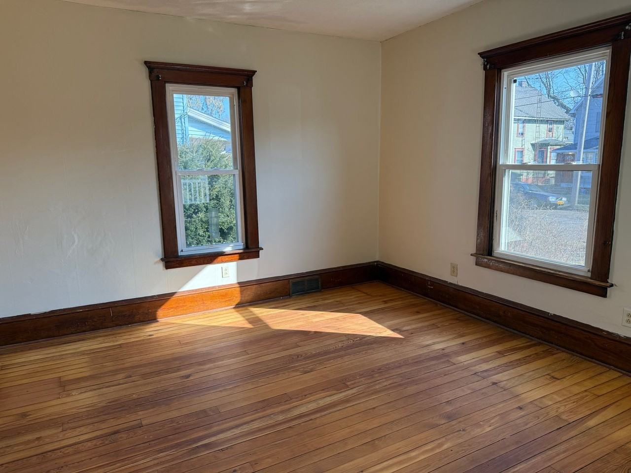 1527 Frazer Ave Nw - Photo 4 of 11