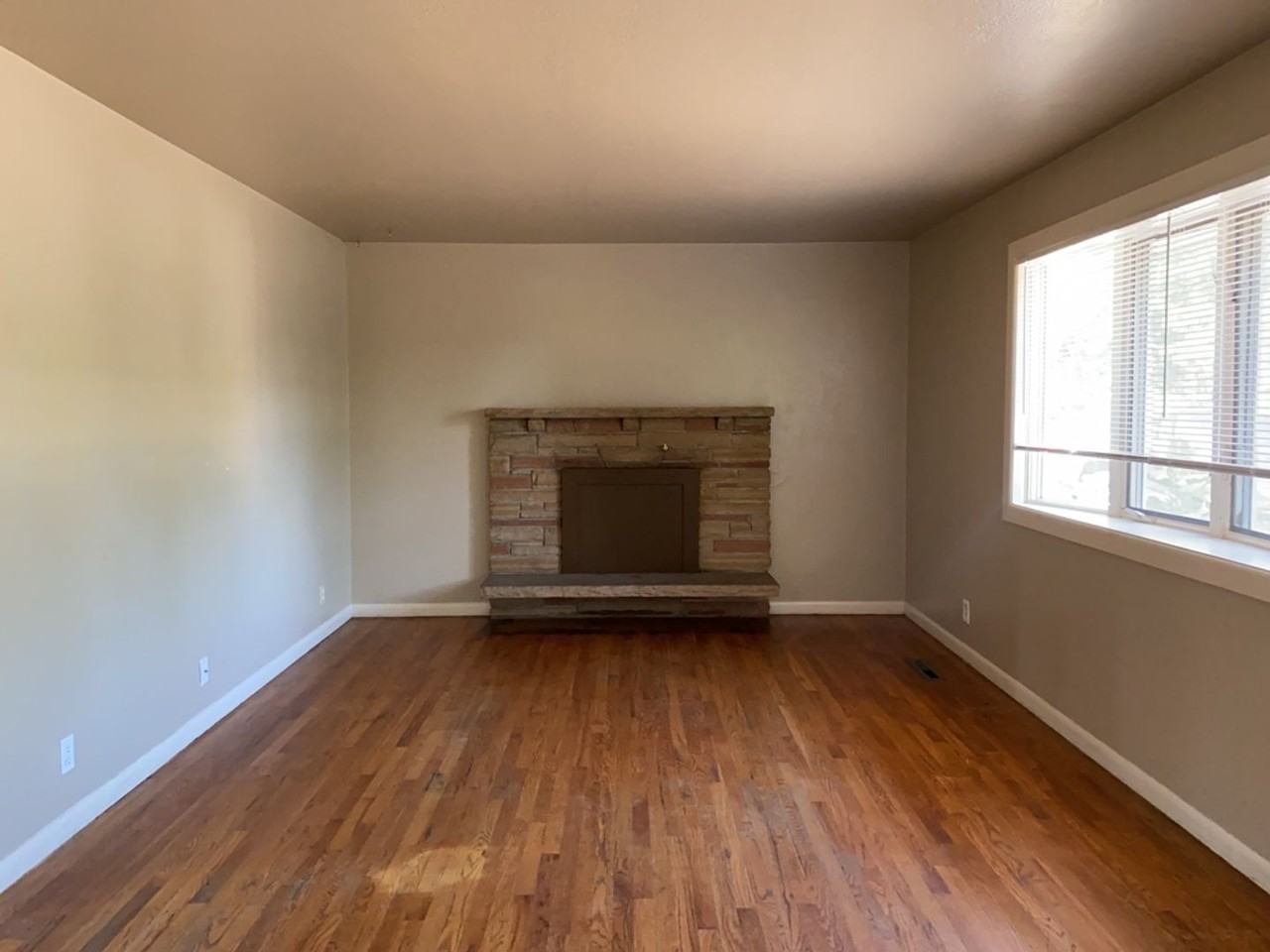 1328 Fairview Dr - Photo 4 of 43