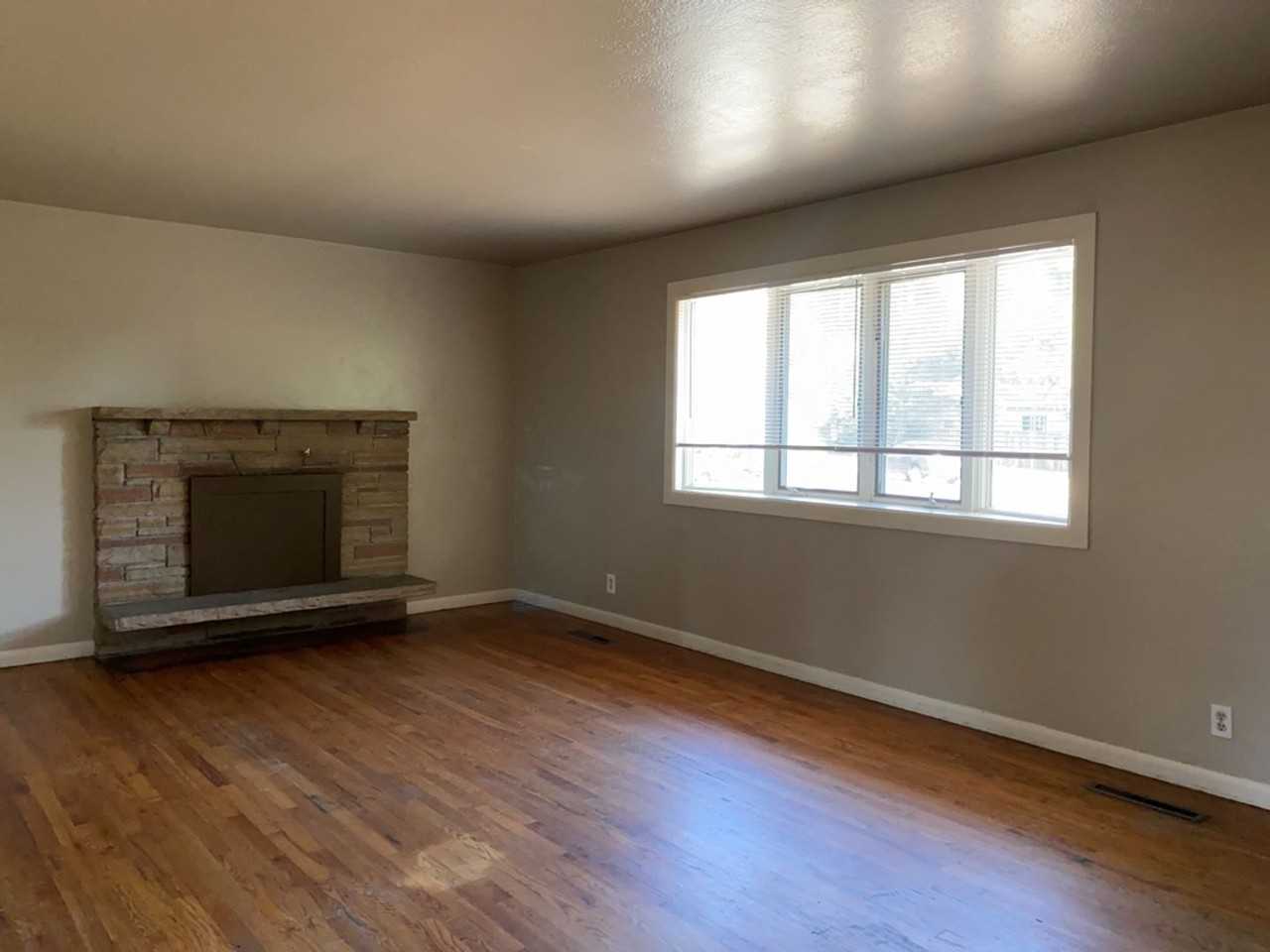 1328 Fairview Dr - Photo 7 of 43