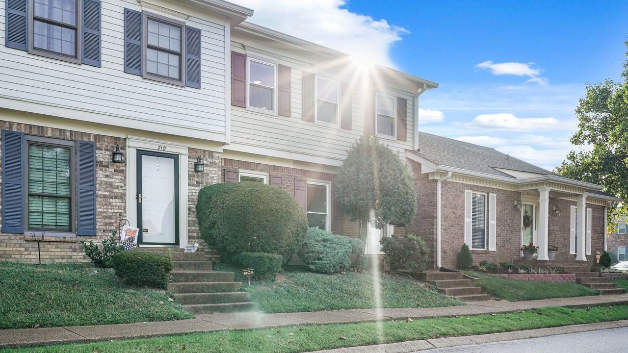 711 Brentwood Pt - Photo 2 of 26