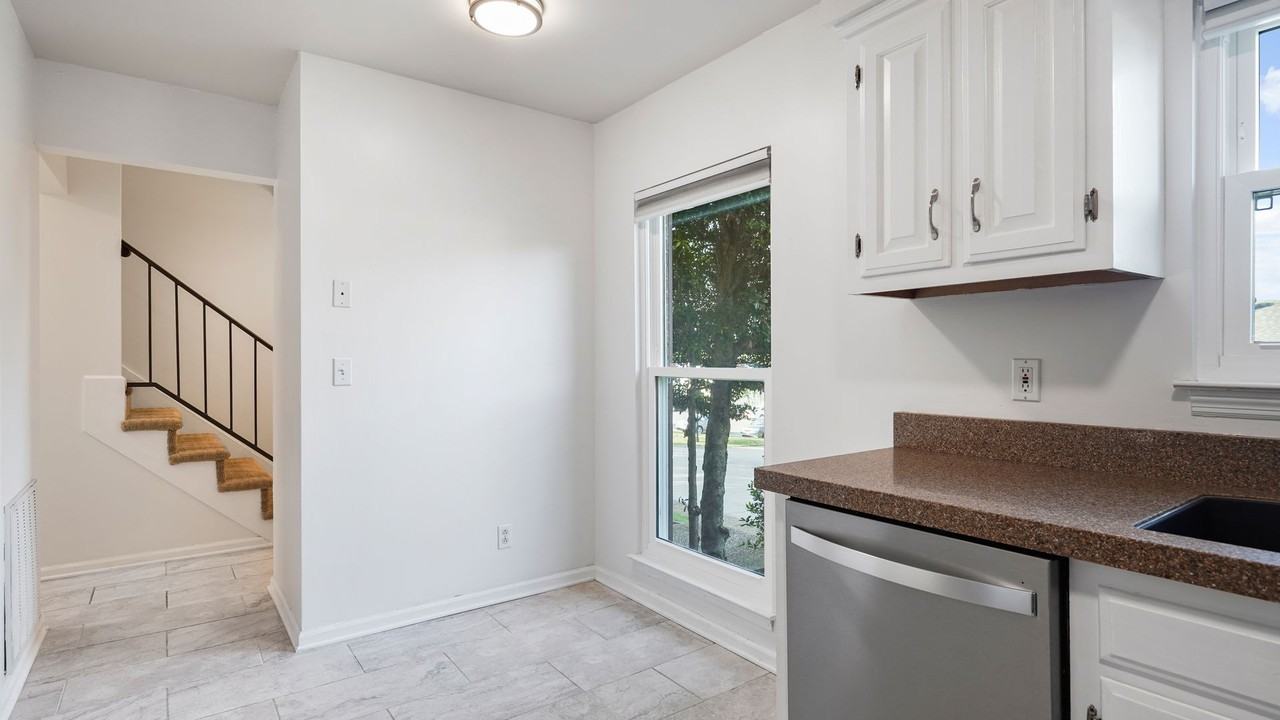 711 Brentwood Pt - Photo 5 of 26