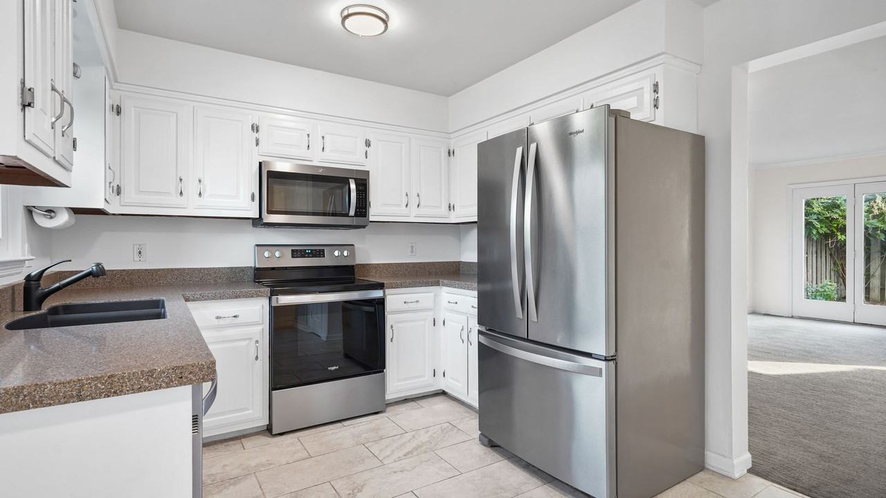 711 Brentwood Pt - Photo 6 of 26