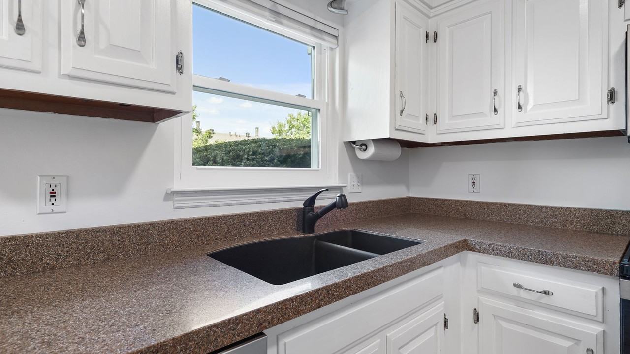 711 Brentwood Pt - Photo 7 of 26