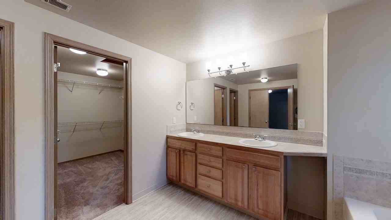 18324 80th Ave E - Photo 4 of 38