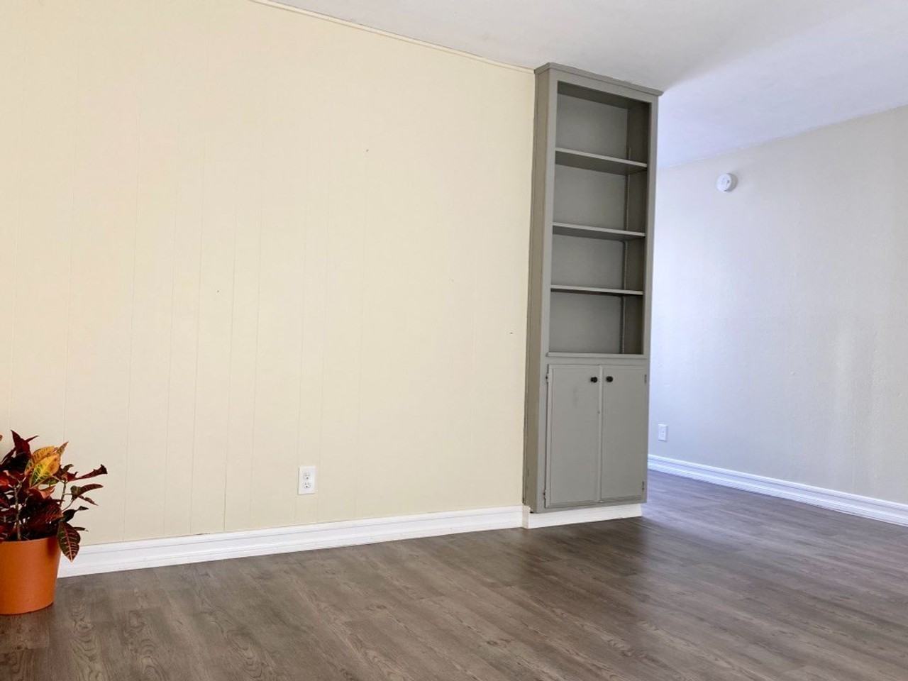 4311 Winona Ave - Photo 7 of 10
