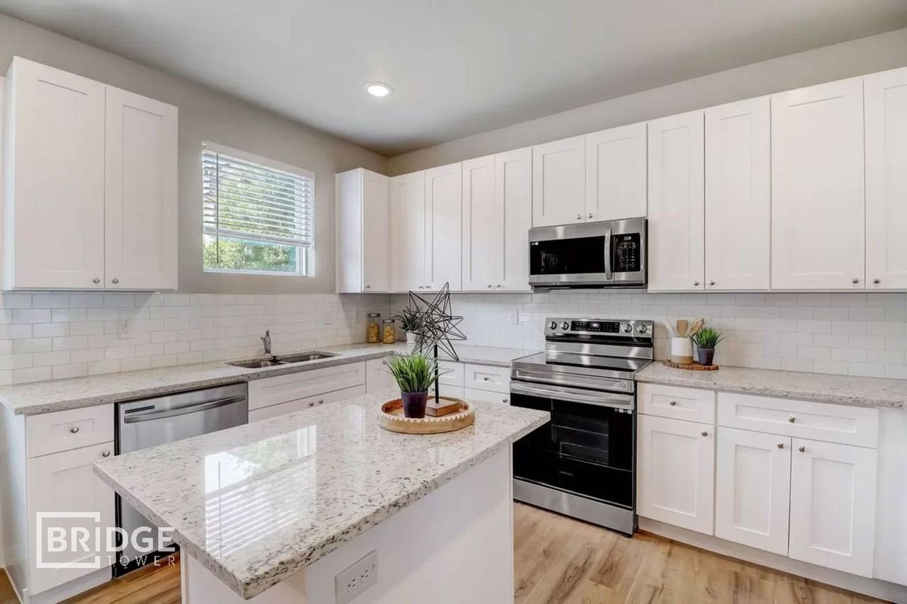 1231 Sunnyvale Ln - Photo 2 of 18