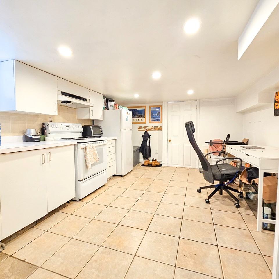 145 Lappin Avenue #B - Photo 4 of 18