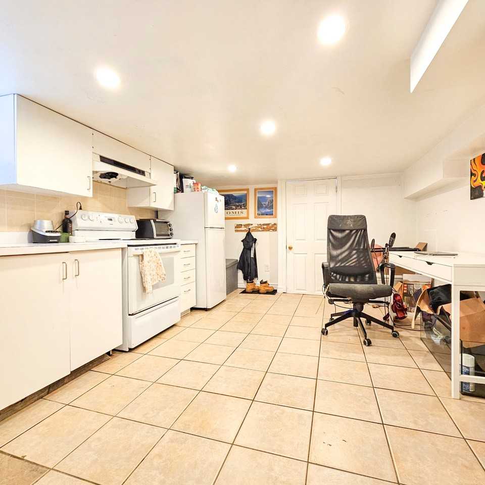 145 Lappin Avenue #B - Photo 7 of 18