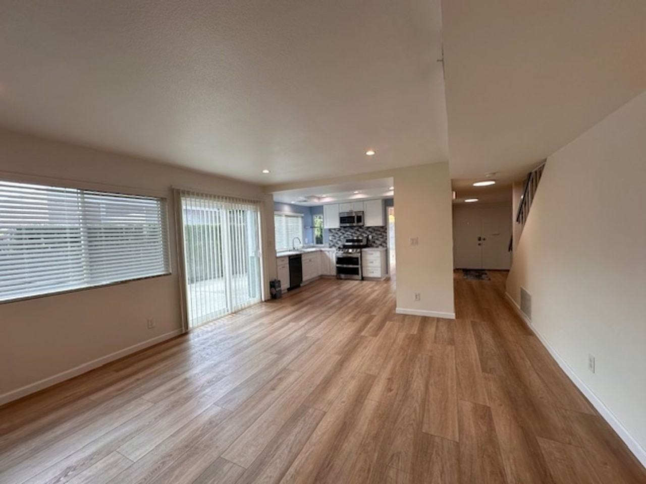 12111 Wagner St - Photo 3 of 32