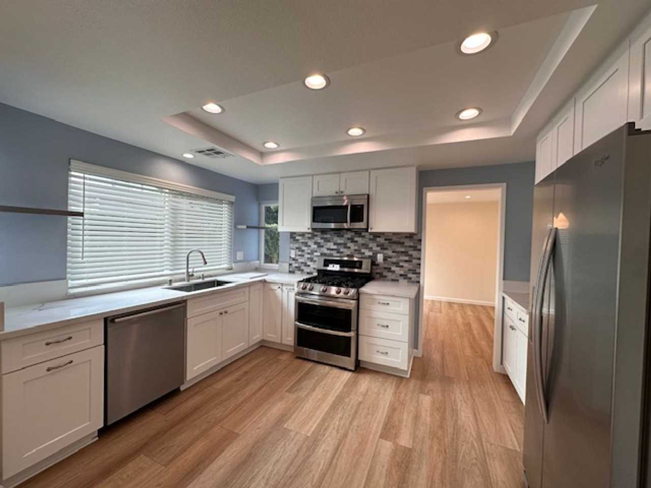 12111 Wagner St - Photo 4 of 32