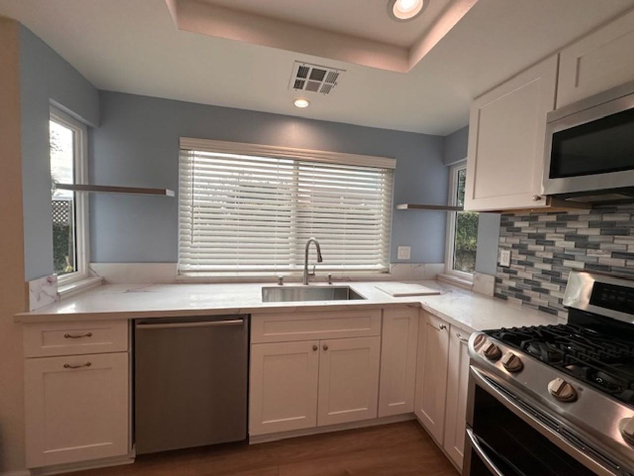 12111 Wagner St - Photo 5 of 32