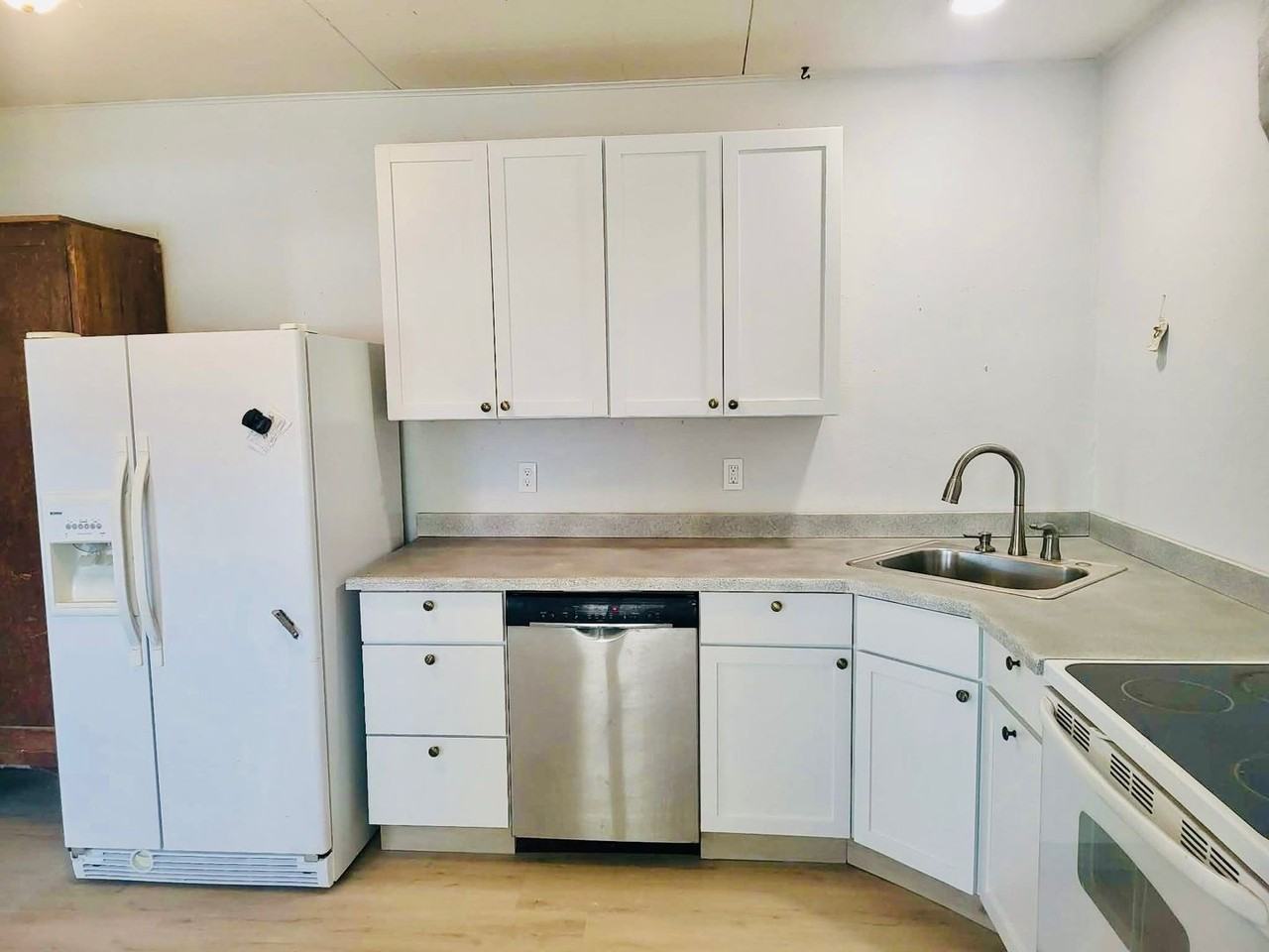 312 E Electric St - Photo 5 of 14