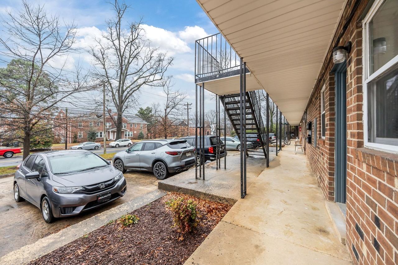 1 Bedroom/ 1 Bath apartment - Photo 2 of 20