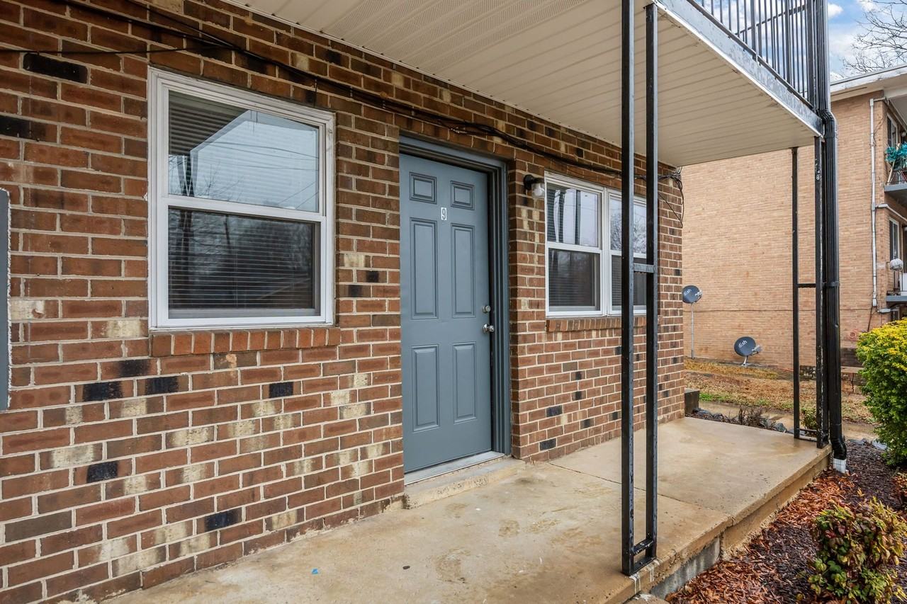 1 Bedroom/ 1 Bath apartment - Photo 3 of 20