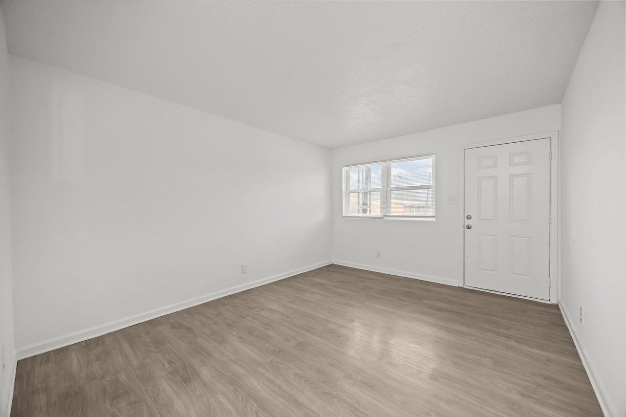 1 Bedroom/ 1 Bath apartment - Photo 4 of 20