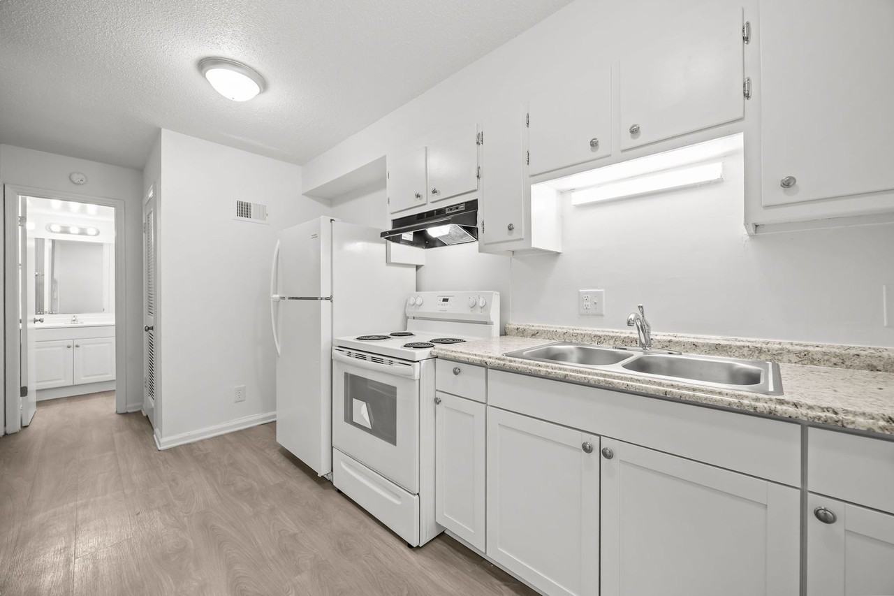 1 Bedroom/ 1 Bath apartment - Photo 2 of 20