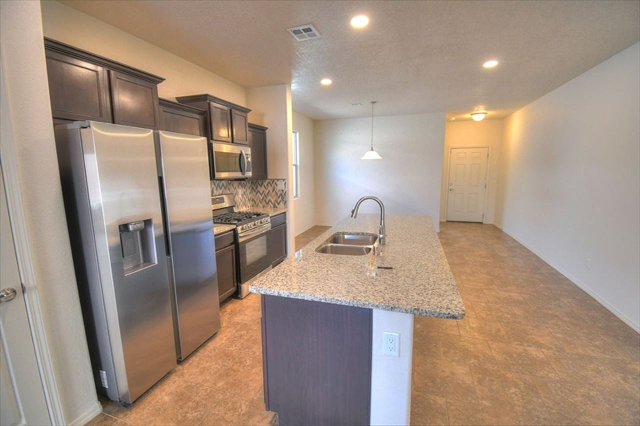 2582 Camino Plata Loop Ne - Photo 5 of 18