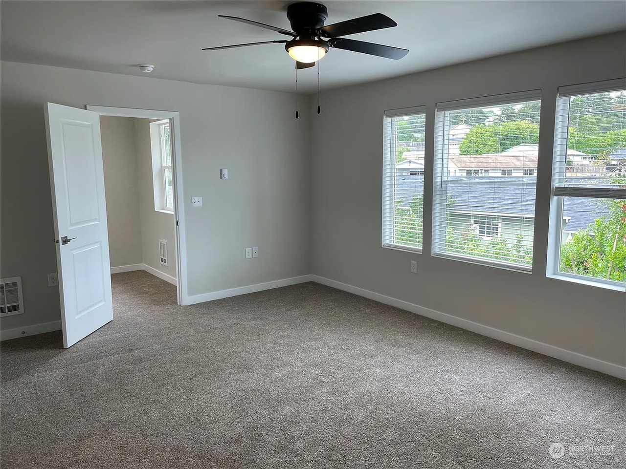 2747 Callahan Dr - Photo 7 of 13