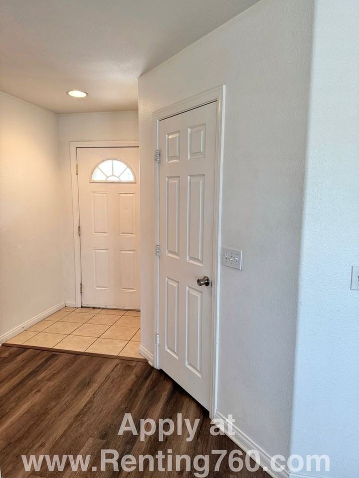 8550 Golden Meadow Dr - Photo 2 of 30