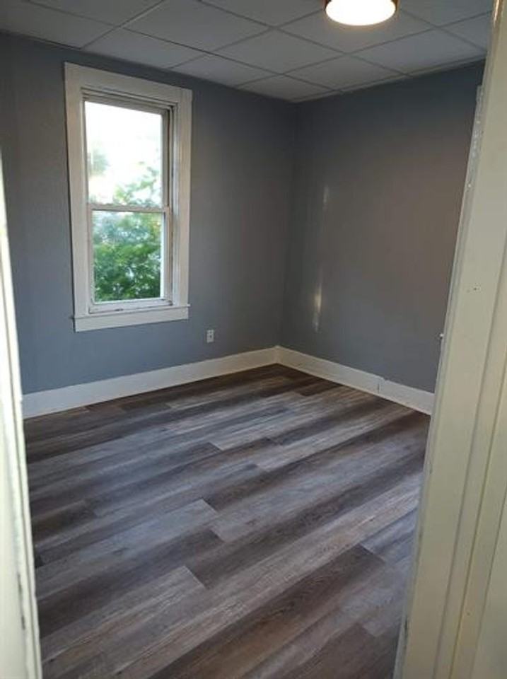 709 8th St - Photo 2 of 11