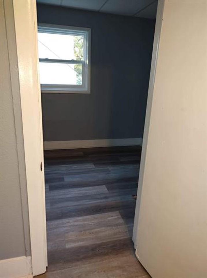 709 8th St - Photo 3 of 11