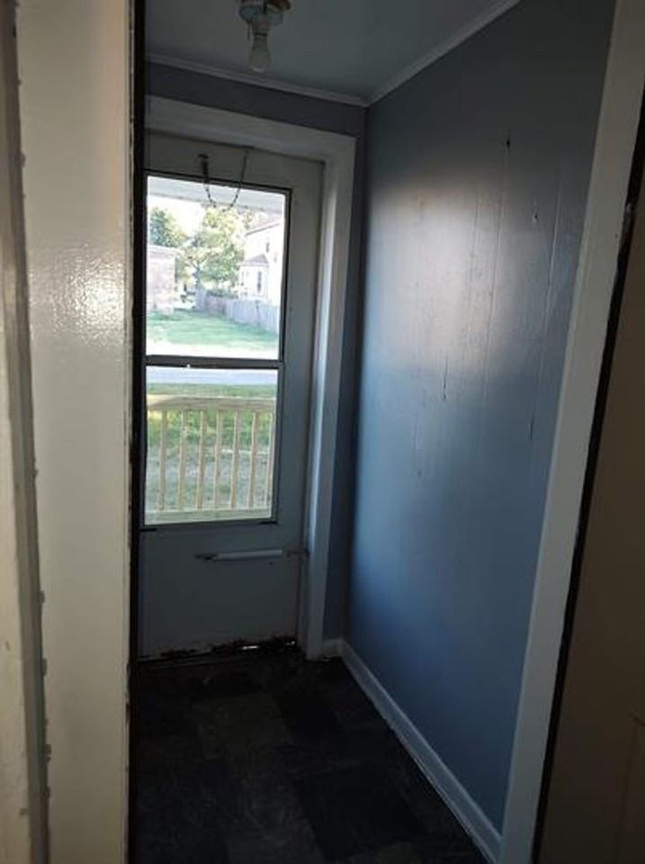 709 8th St - Photo 7 of 11